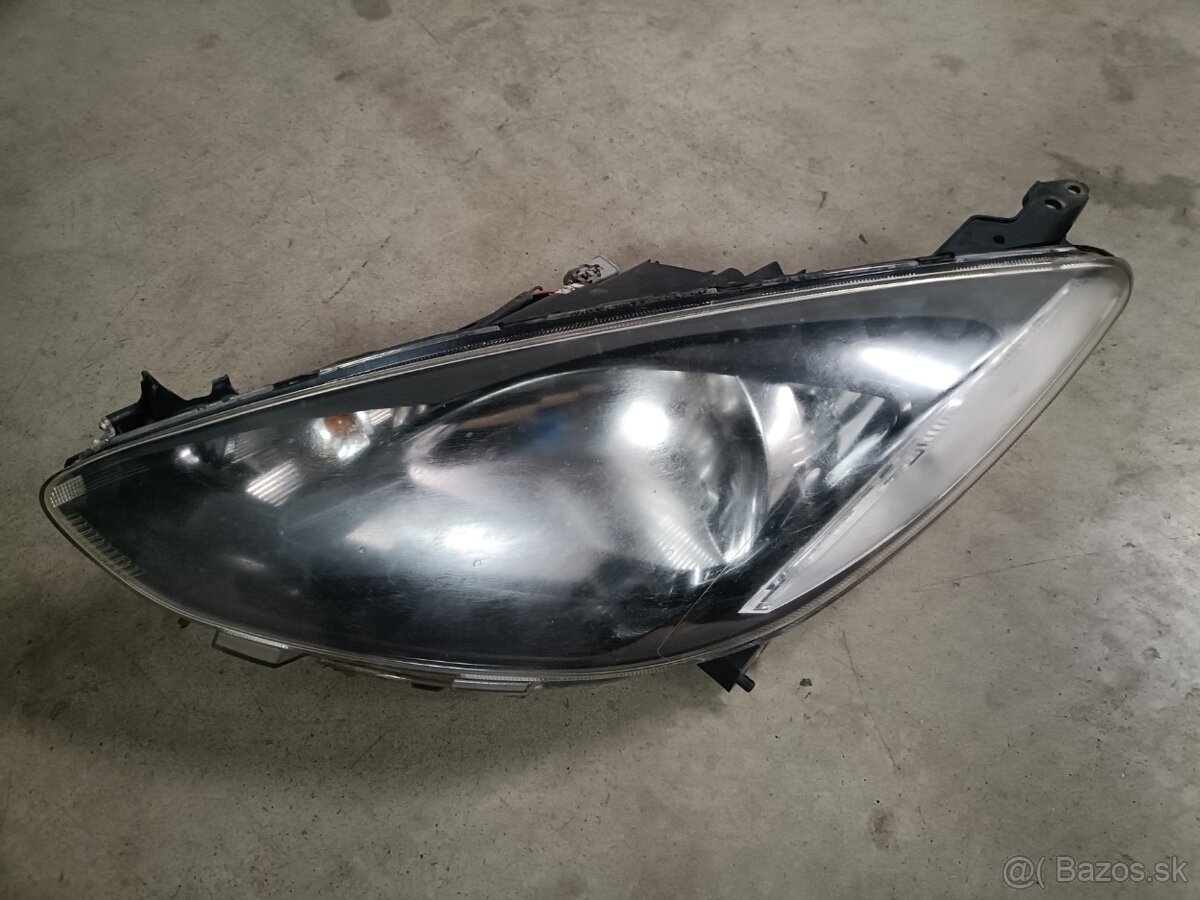 Lave predne svetlo mazda 2 2007-2010