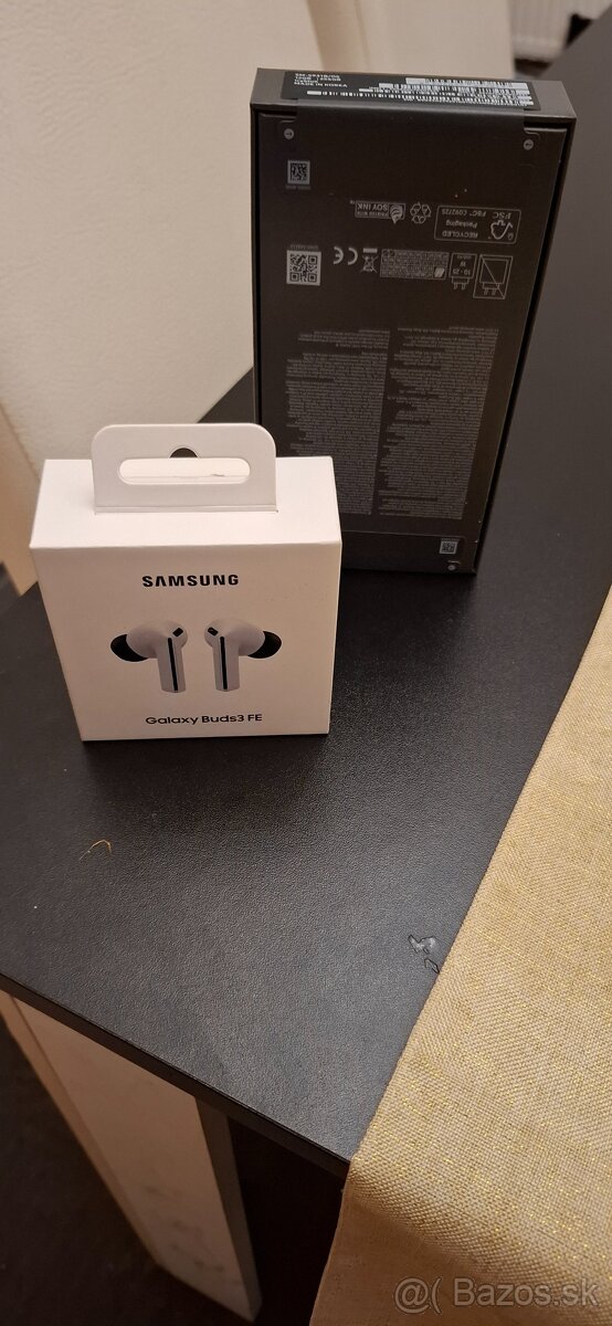 Predám samsung s25 256gb+sluchadla