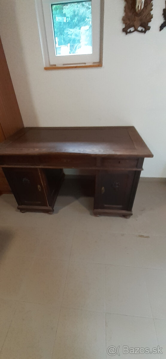 starožitný písací stôl