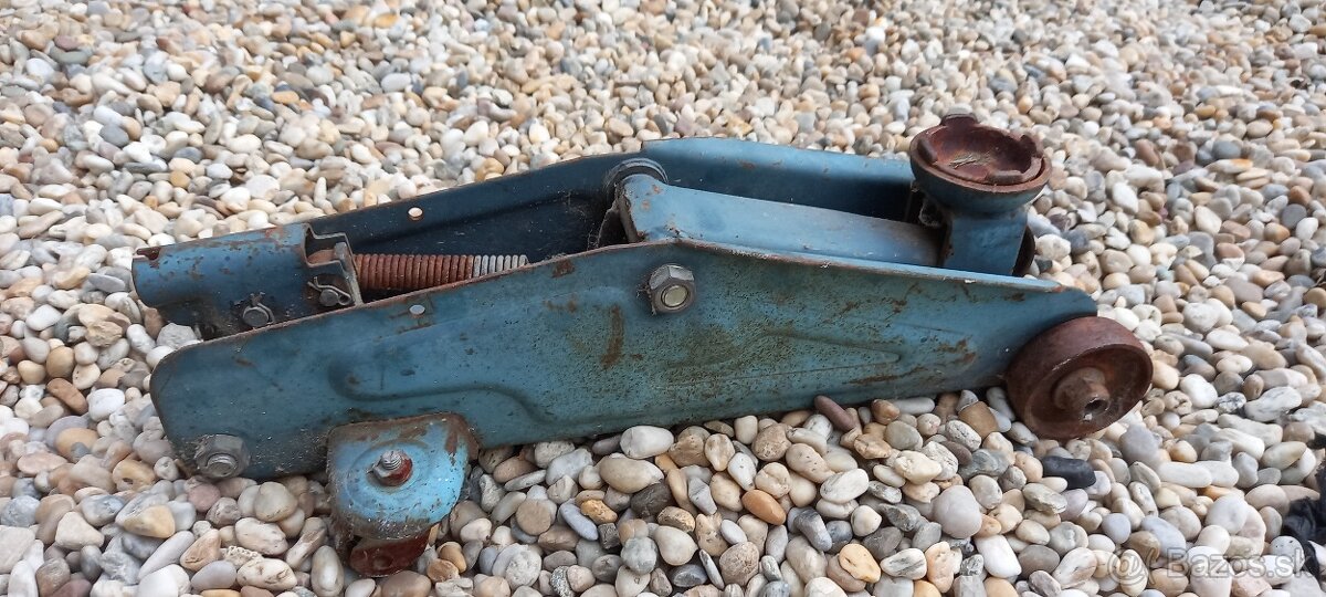 Hydraulický zdvihák 2T