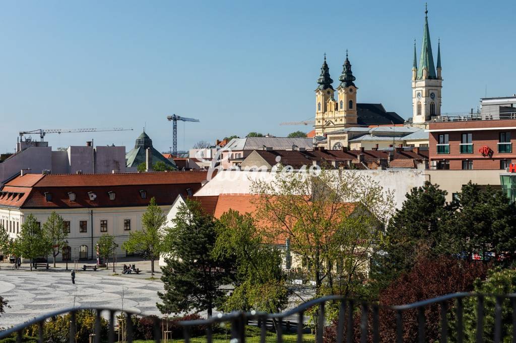 PRENÁJOM 3 izbový luxusný byt v úplnom v centre Nitry s park