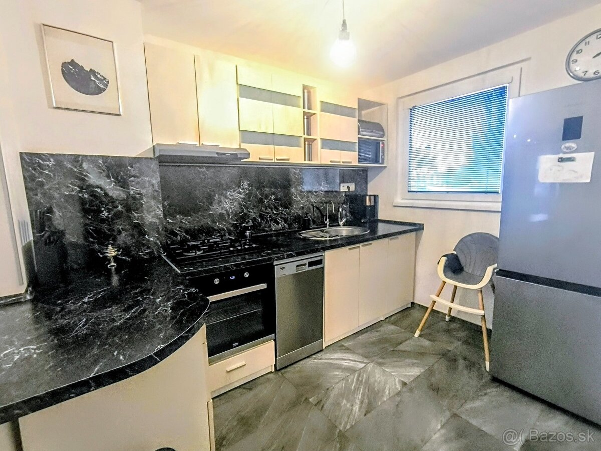 SMART BÝVANIE V KOMÁRNE 3 izbový byt s loggiou na PREDAJ