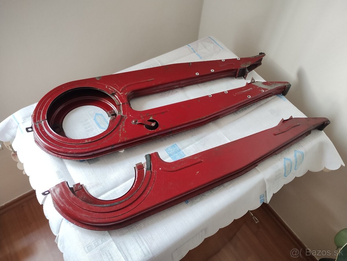 Prodám originální kryt řetězu jawa čz 125 175 původní barva