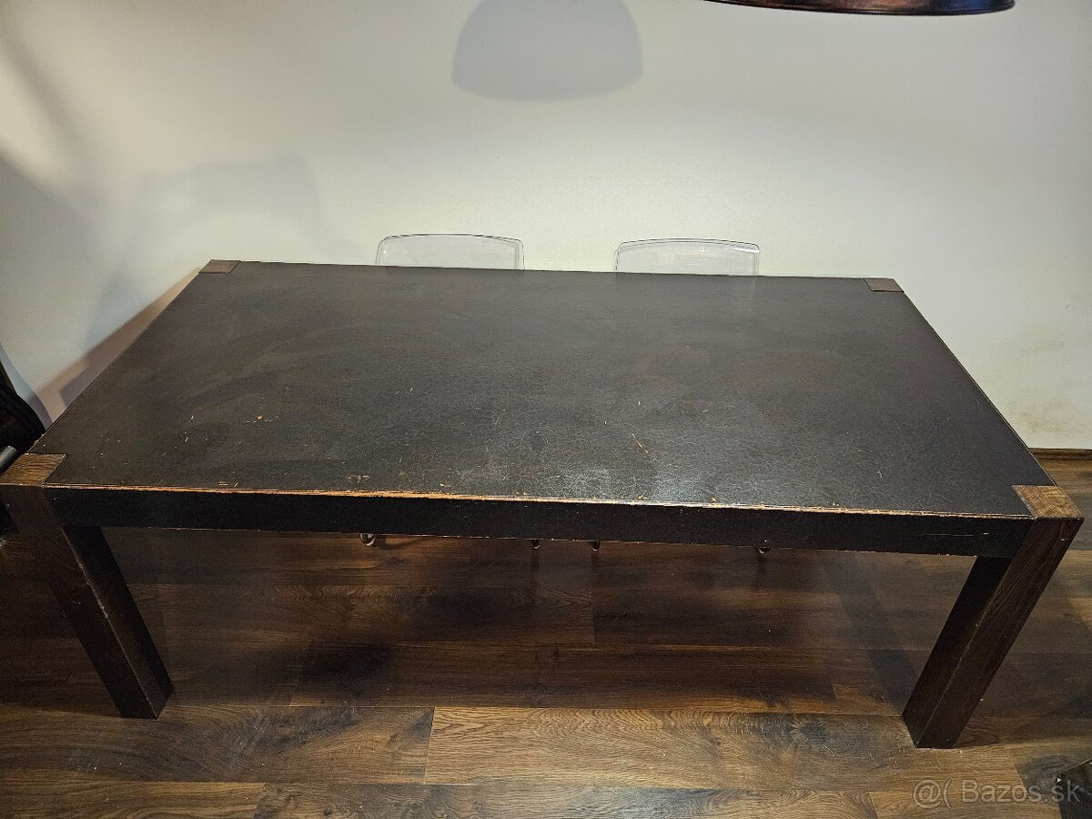 Kozeny jedalensky stol