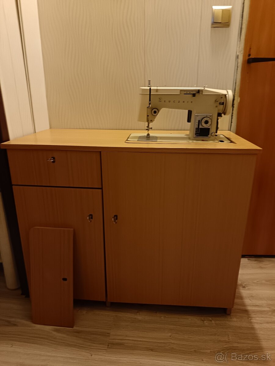 Šijací stroj Lucznik
