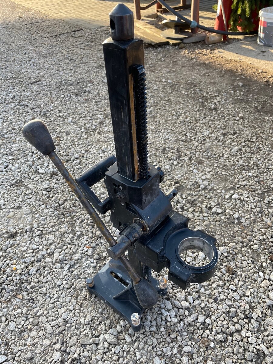 Predám stojan na jadrovú vŕtačku