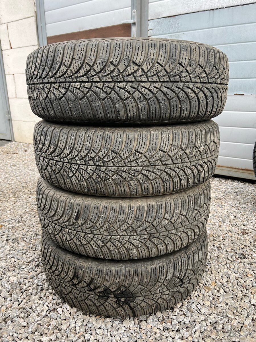 Goodyear UltraGrip9 185/60R15 zimné