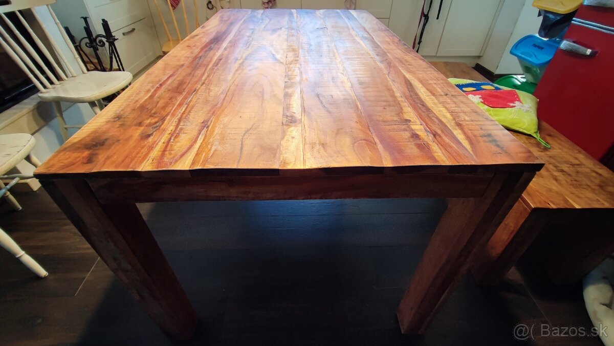 Masívny jedálenský stôl (mango)