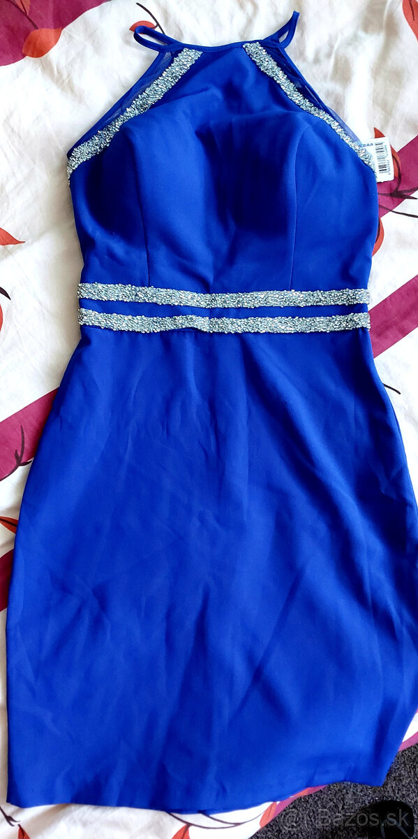 Krátke modré šaty so striebornými kamienkami