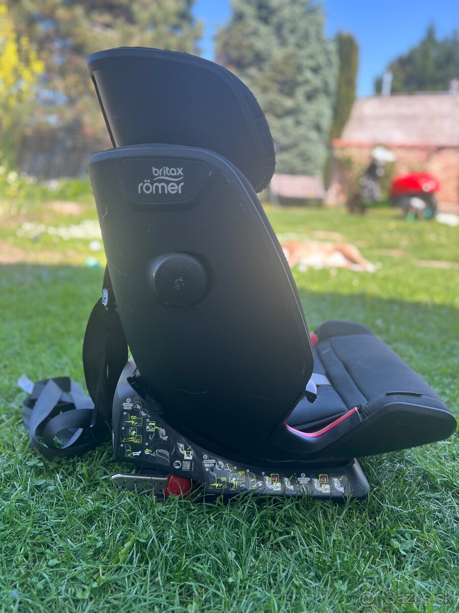 Polohovateľná sedačka Britax Romer Advansafix IV