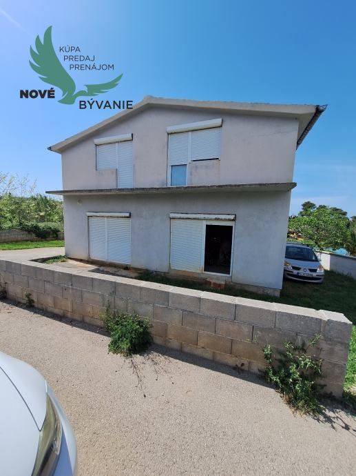 Na predaj dom vhodný na investíciu na ostrove Vir v Chorváts