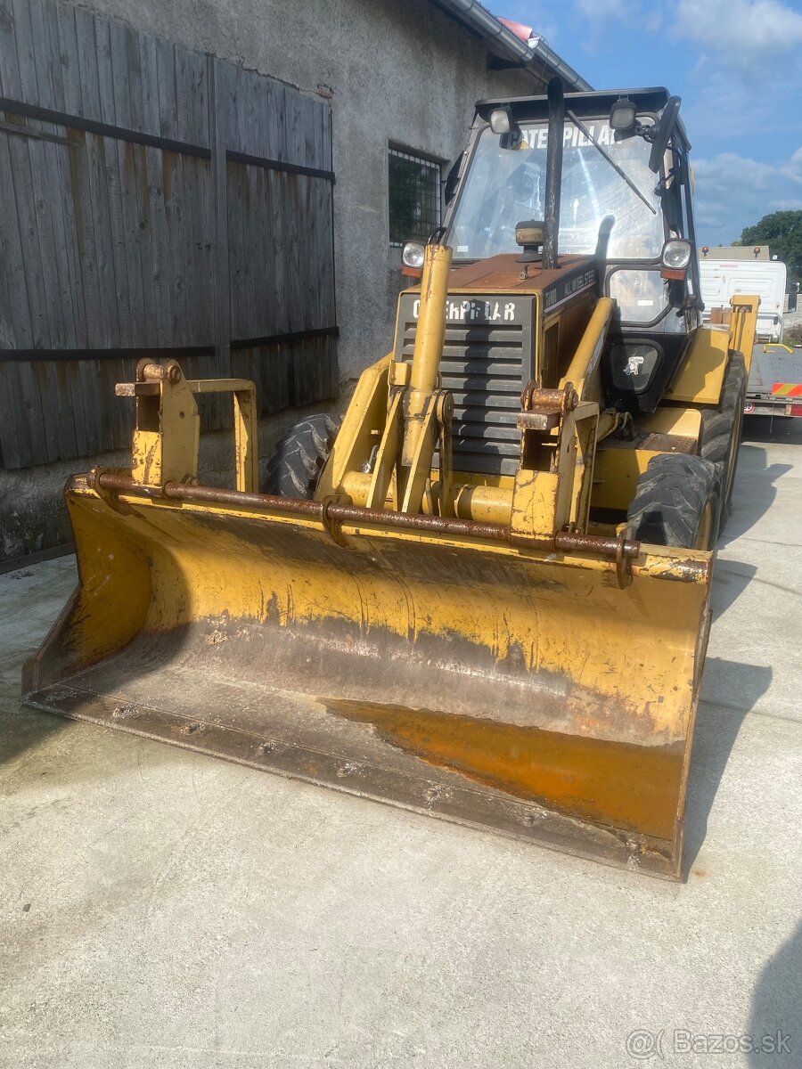 CAT 438B