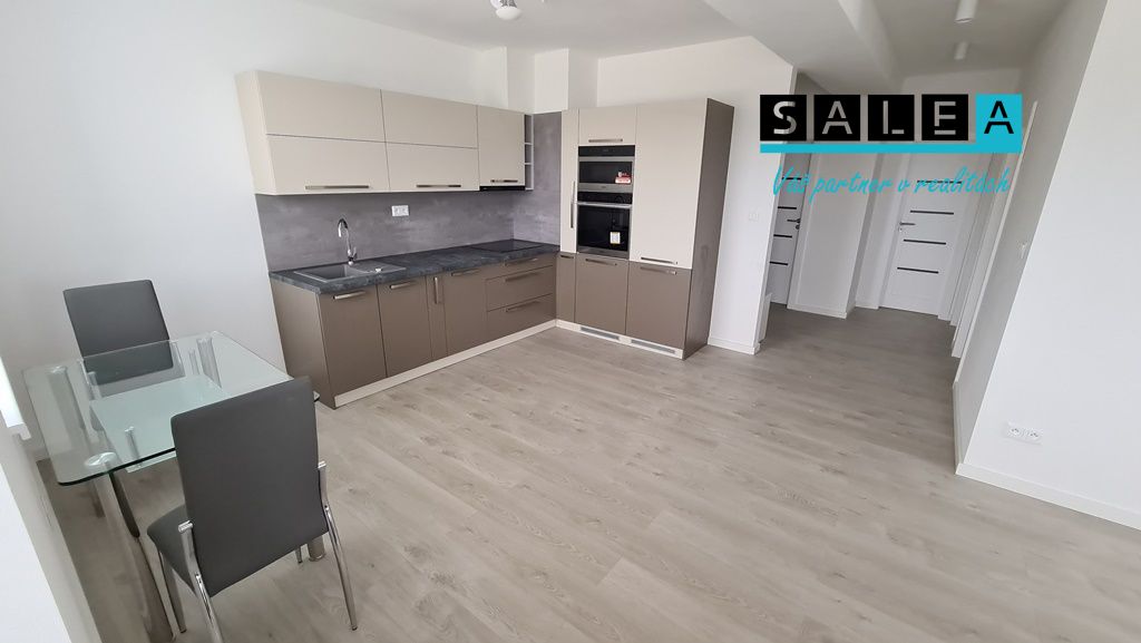 3-IZBOVÝ BYT S BALKÓNOM, 92m2, 2 x GARÁŽOVÉ STÁTIE, ŽILINA