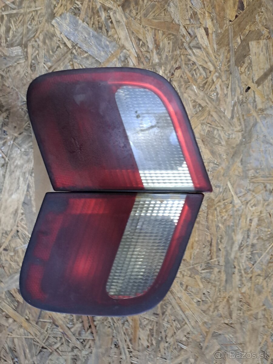 zadne lave a prave svetlo bmw model 320d