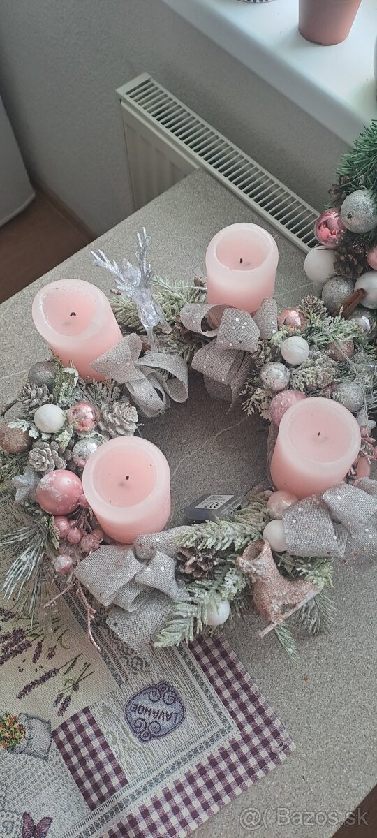 Adventný veniec vianocne ozdoby na stromcekveniec na dvere,