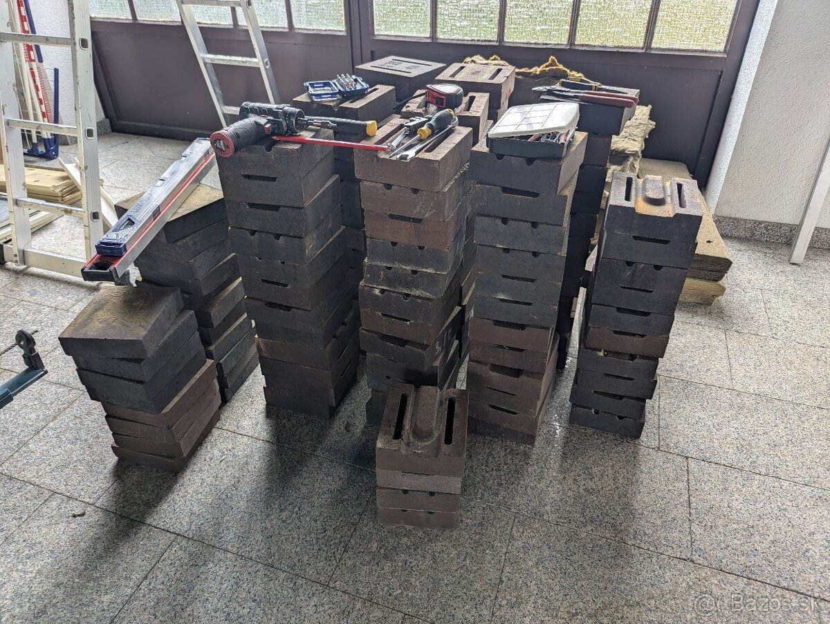 Magnezitové tehly z elektrických akumulačných kachlí