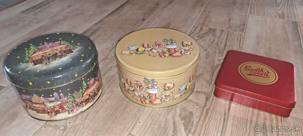 Plechove krabice a pohare k vyrociu