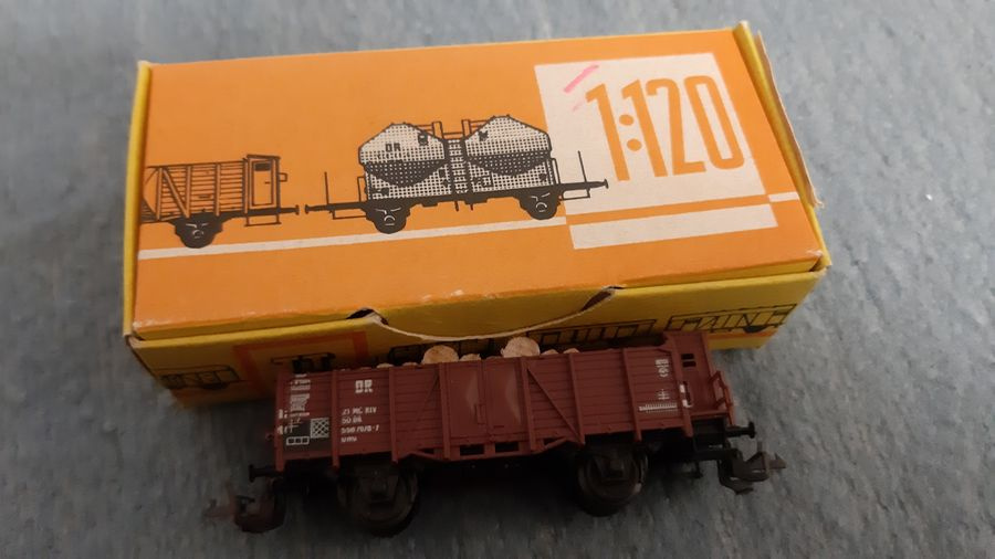 Vláčiky - otvorený vozeň Vtu/Omu s drevom