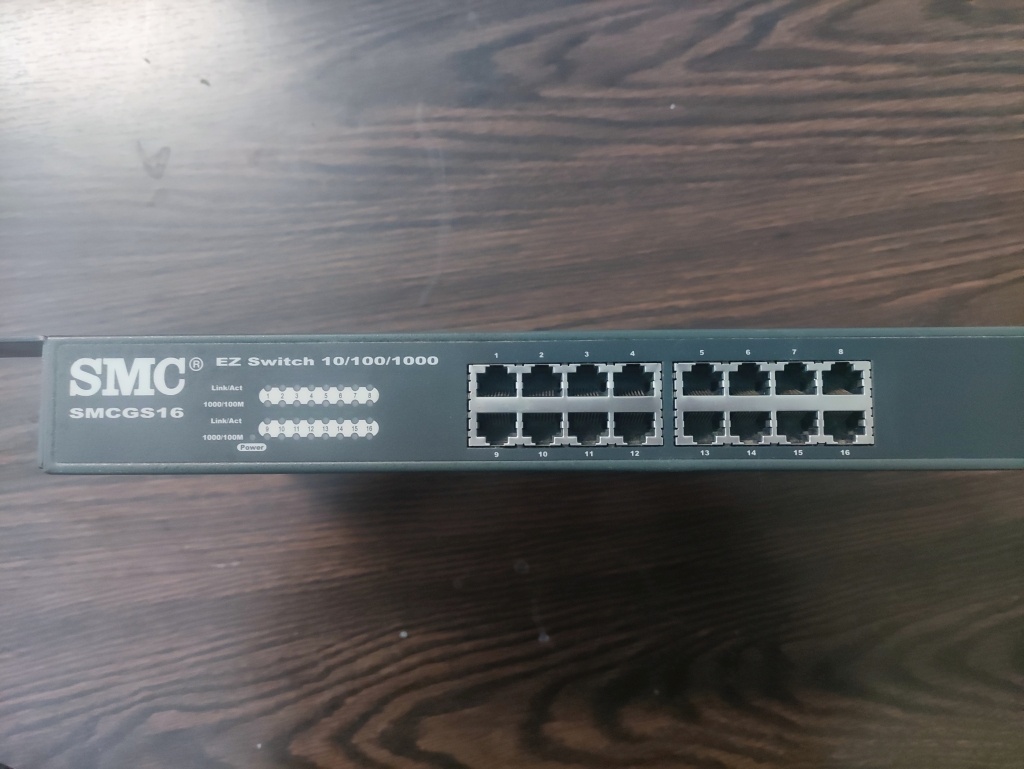 16-portový gigabit ethernet switch