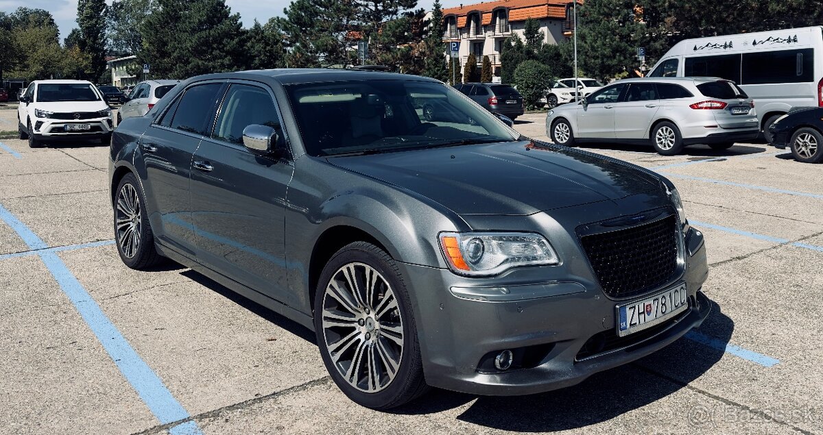 Chrysler 300c / Lancia thema