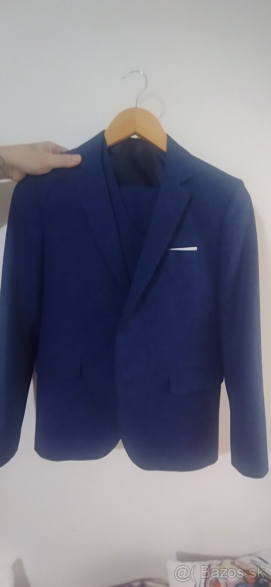 Predám raz použitý oblek na 1.sv.prijímanie veľkosť 134/140