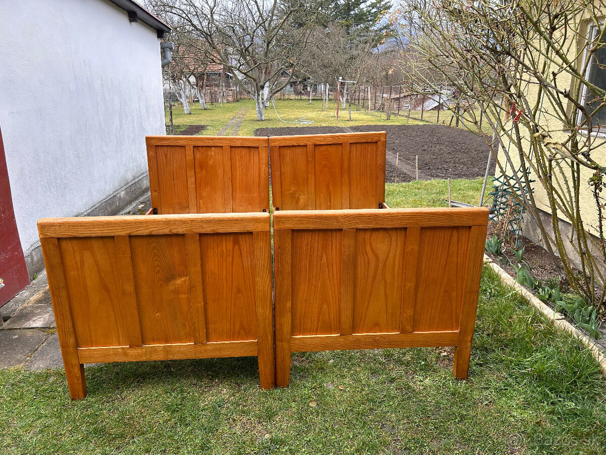 starožitná manželská posteľ