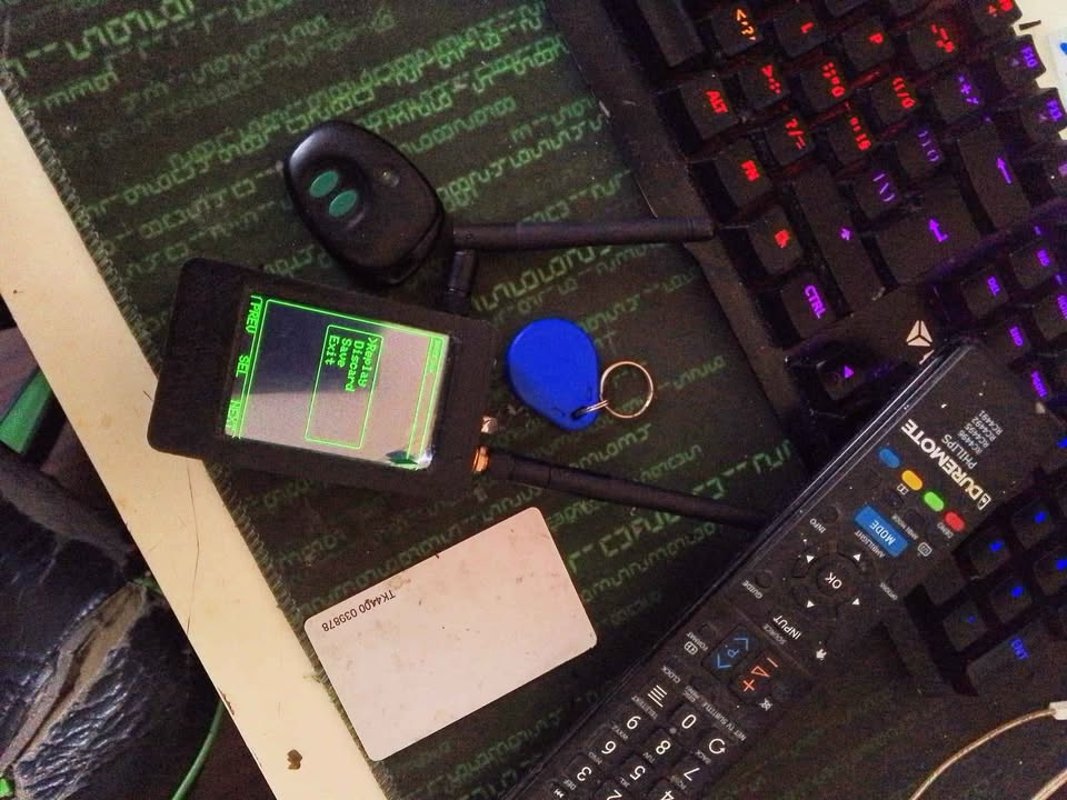 Flipper Zero styl kapesní penetrační gadget -