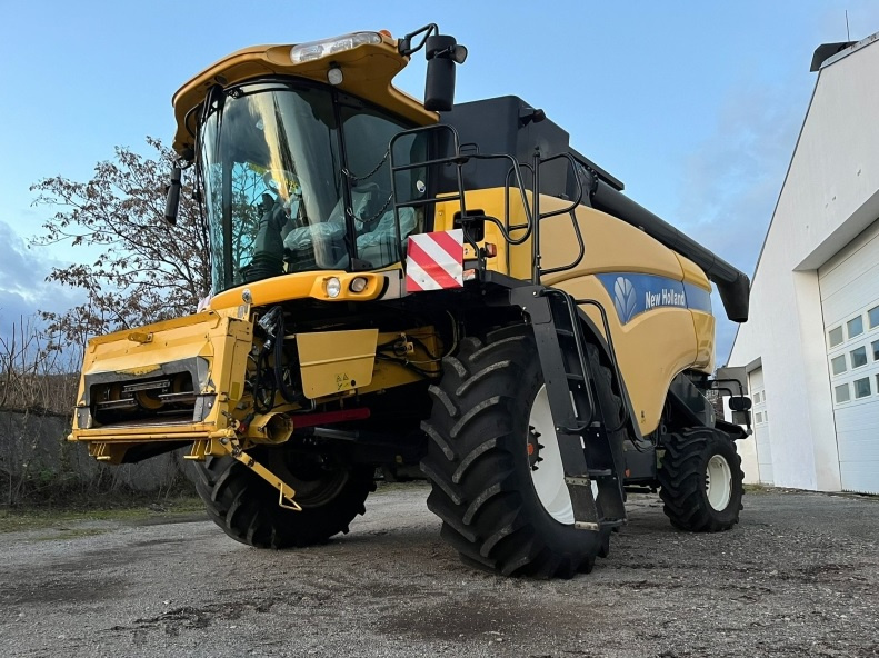 Kombajn NEW HOLLAND CX8080SL+BISO CropRanger VX750 TrendLine