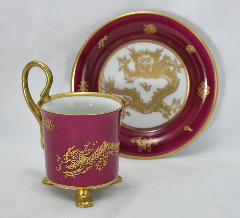 Starožitná porcelánová šálka