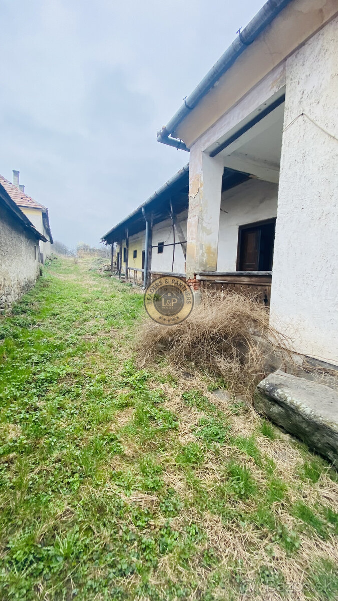 NA PREDAJ starý dom s pozemkom 1600m2 v Maďarsku