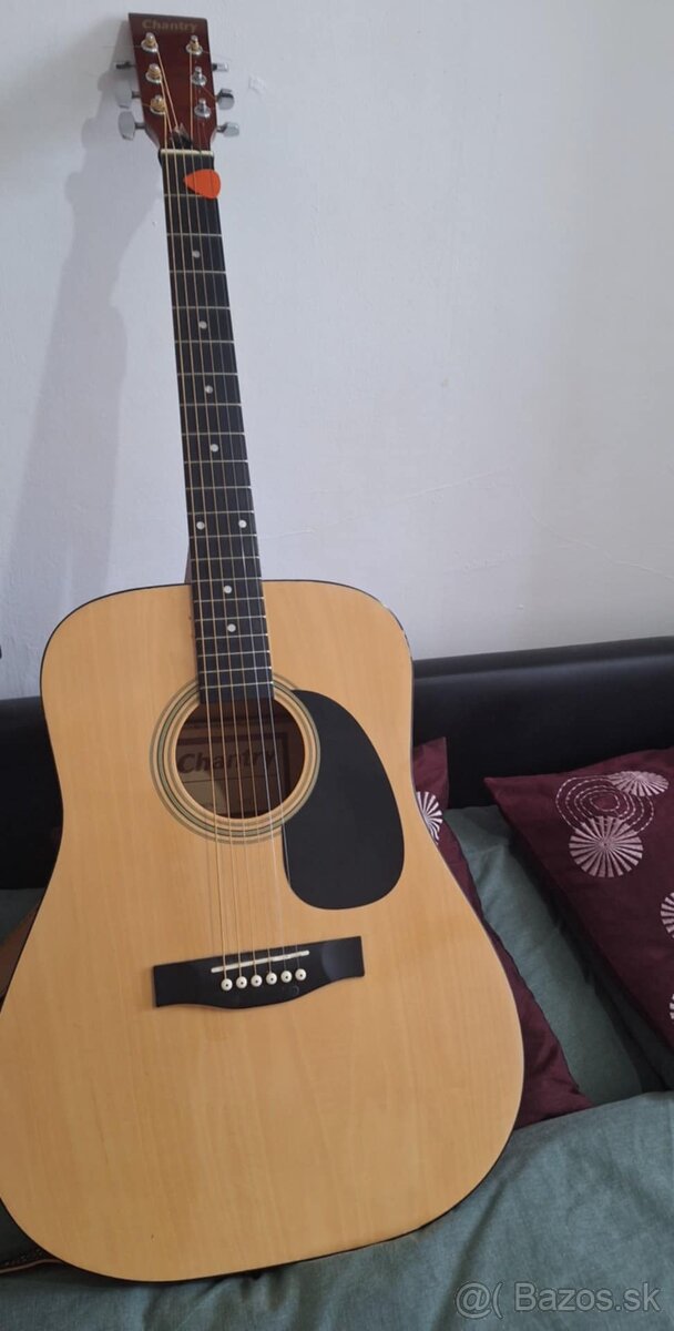 Akust gitara