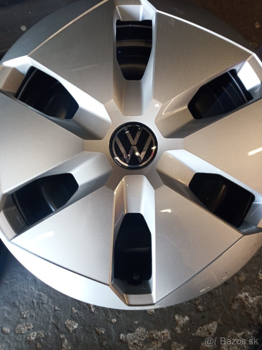 Nové puklice 16” z VW multivan t7