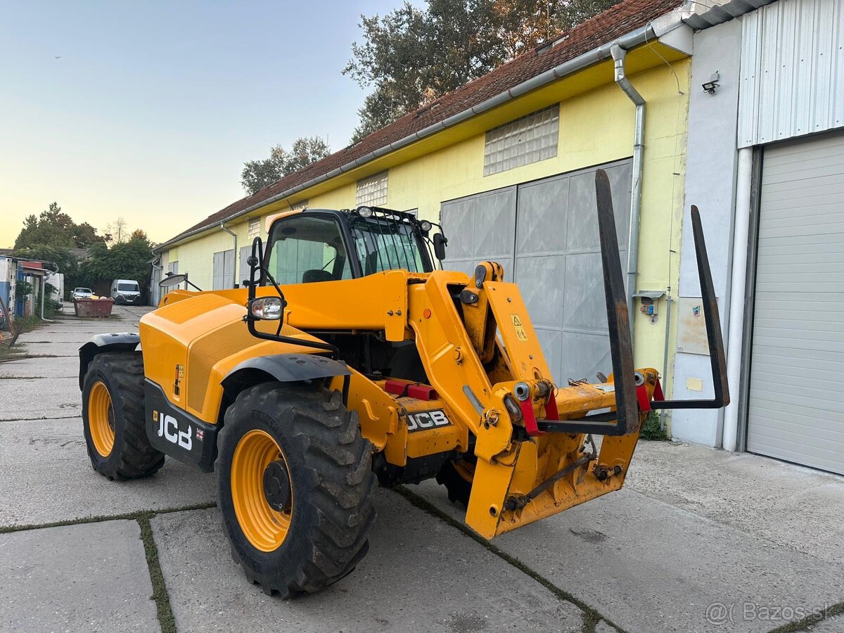 Teleskopický nakladač JCB 531-70
