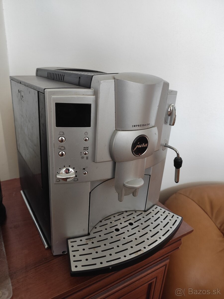 Automatický kávovar Jura Impressa E40 Typ 62 – 100 % funkčný