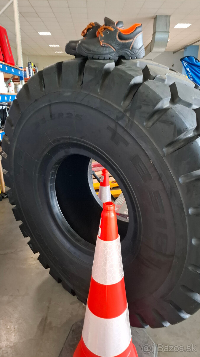 pneumatiky na traktor/bager