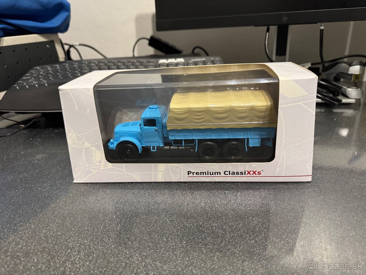 Tatra 111 valník s plachtou - 1:43 - Premium ClassiXXS