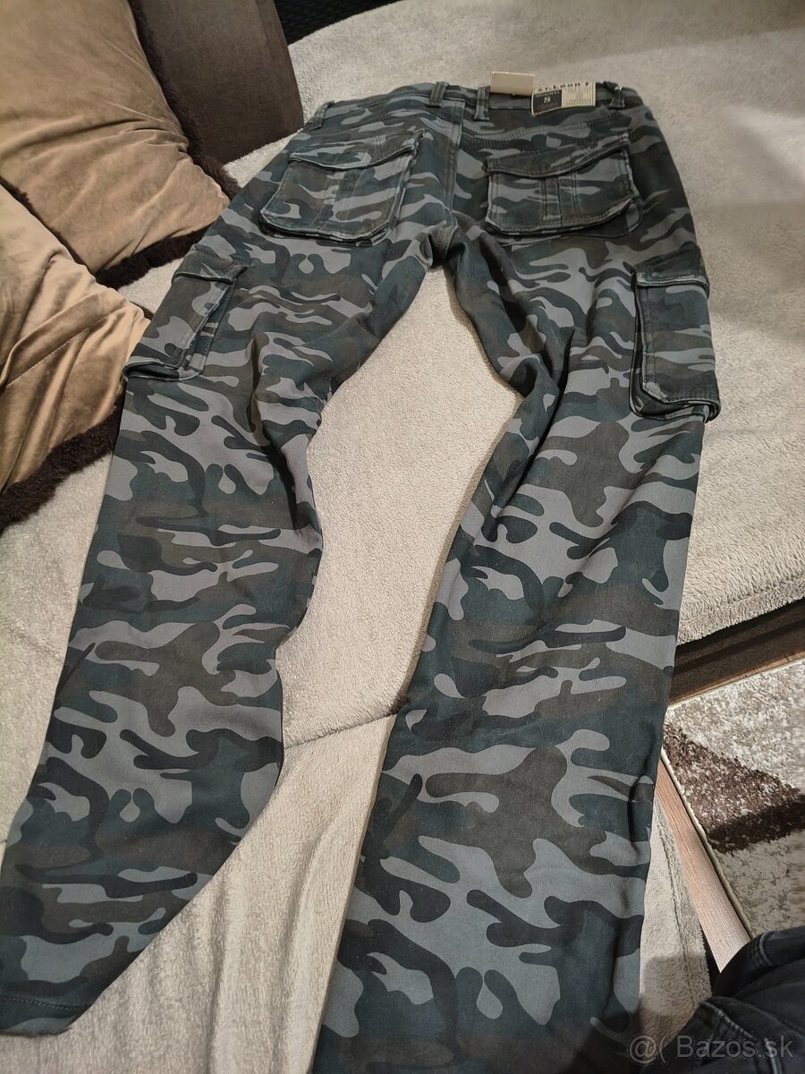 Nohavice, svetre, tepláky