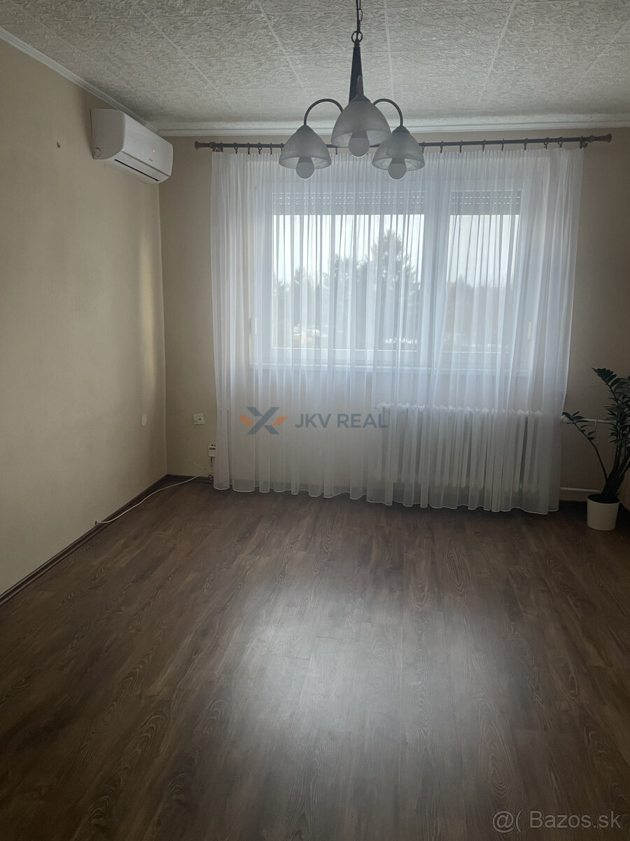 3 izbový byt skoro v srdci Levíc