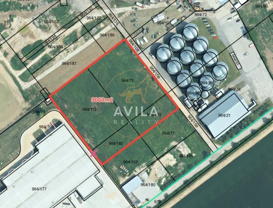 NA PREDAJ: stavebný pozemok 9060m2 v priemyselnej oblasti -