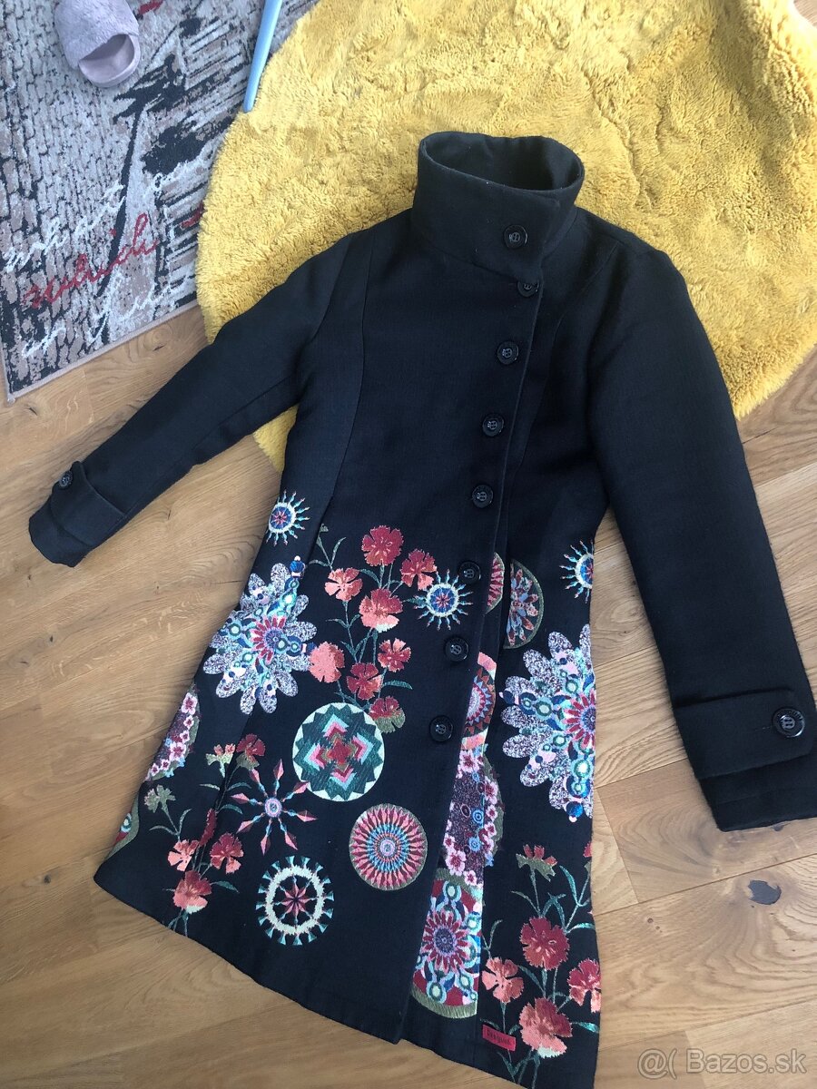 Desigual kabat
