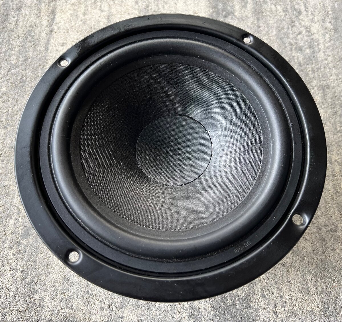 Basový reproduktor 18,5cm 8ohm