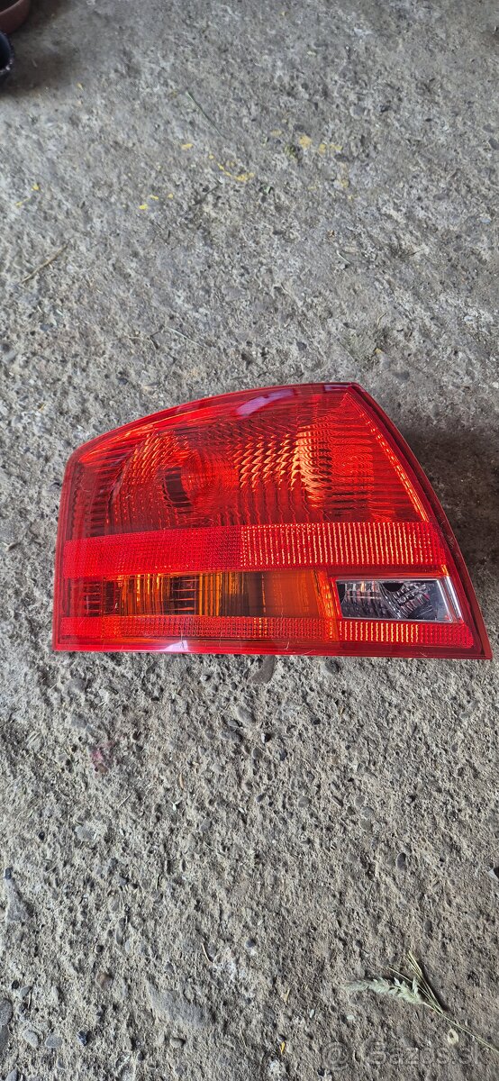 Predám zadné ľavé svetlo na Audi A4 B7