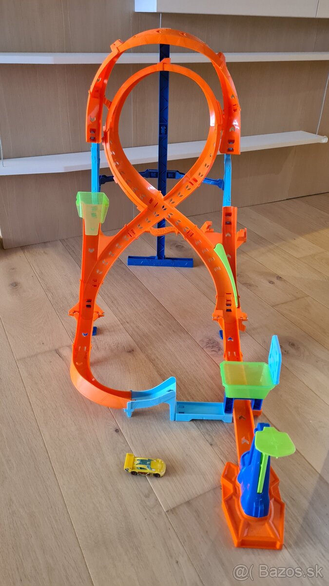 Hot Wheels osmickova draha HMB15