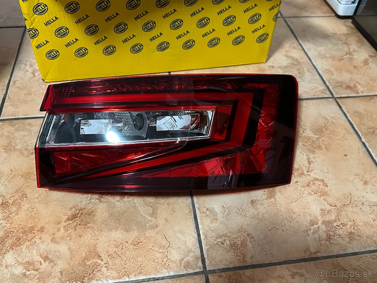 Zadné pravé svetlo na Škoda Superb Combi III - 2SK354832041