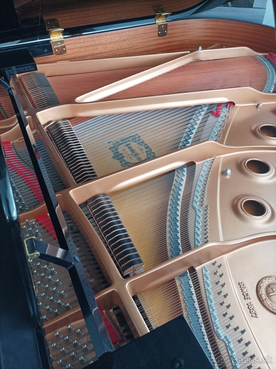 Klavír Yamaha C1 Disklavier