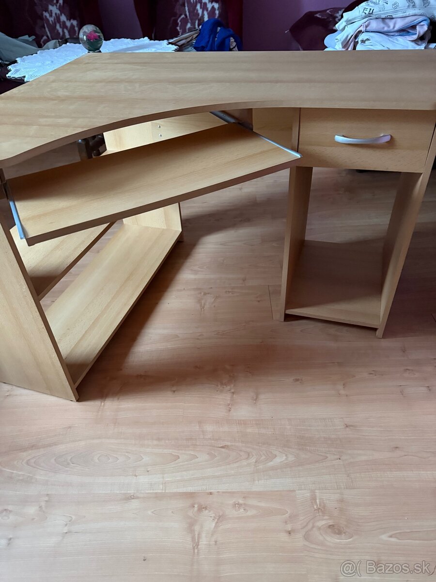 Počítačový stolik