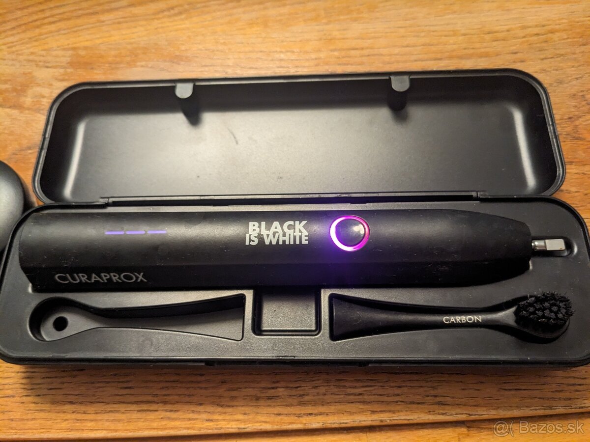 CURAPROX Hydrosonic black is white hydrosonická zubná kefka