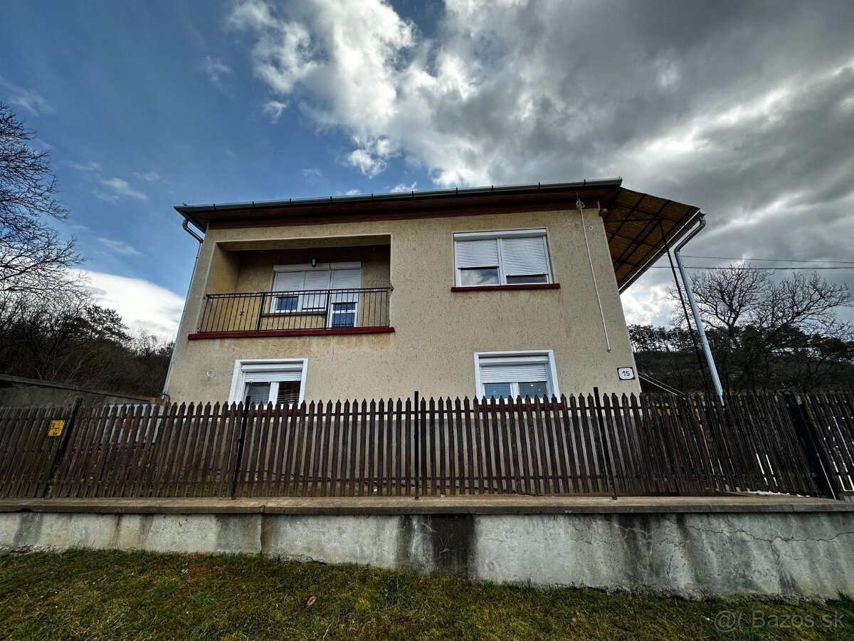 MAĎARSKO - SZENDRO PEKNÝ DVOJGENERAČNÝ RODINNÝ DOM PO KOMPL