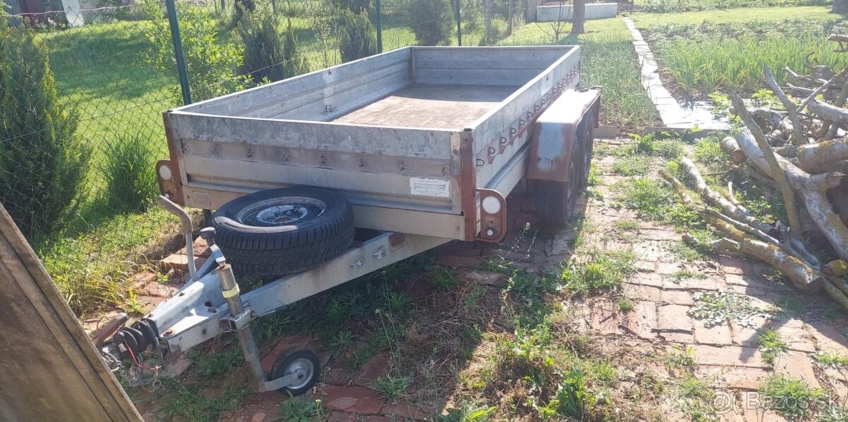 Dvojnápravový prívesný vozík / max. celková hmotnosť 2000kg