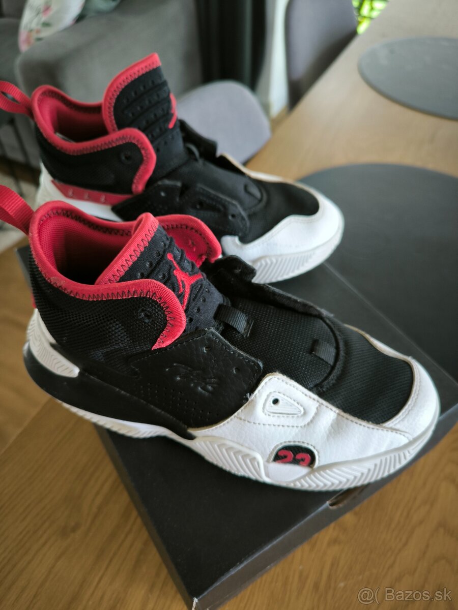 Jordan stay loyal 2, veľ 35.5